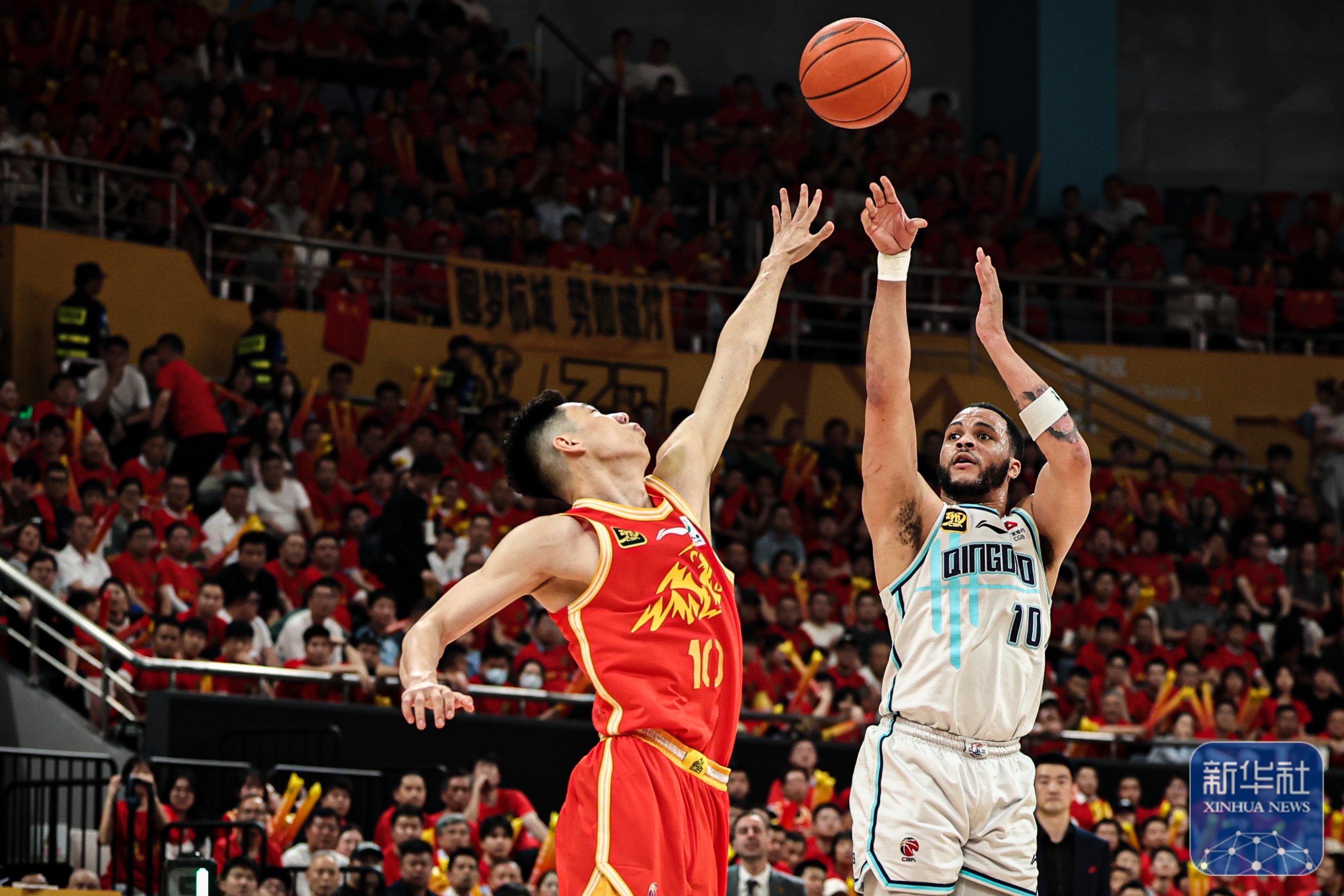 米兰体育新闻-浙江队成为本场最大亮点，CBA季后赛瞬间破防，破门