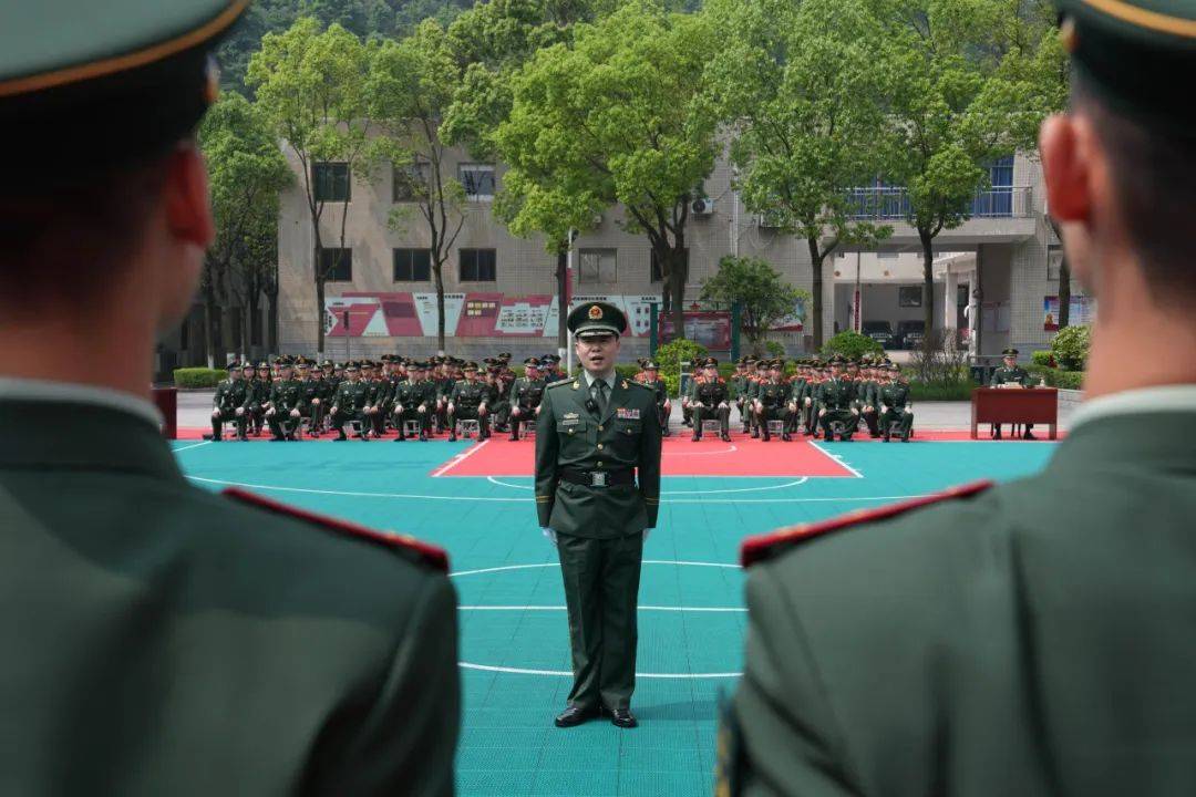 包含武装警察助威球队，增强球员士气斗志的词条