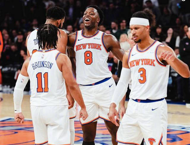 尼克斯主场大胜黄蜂，取得胜利