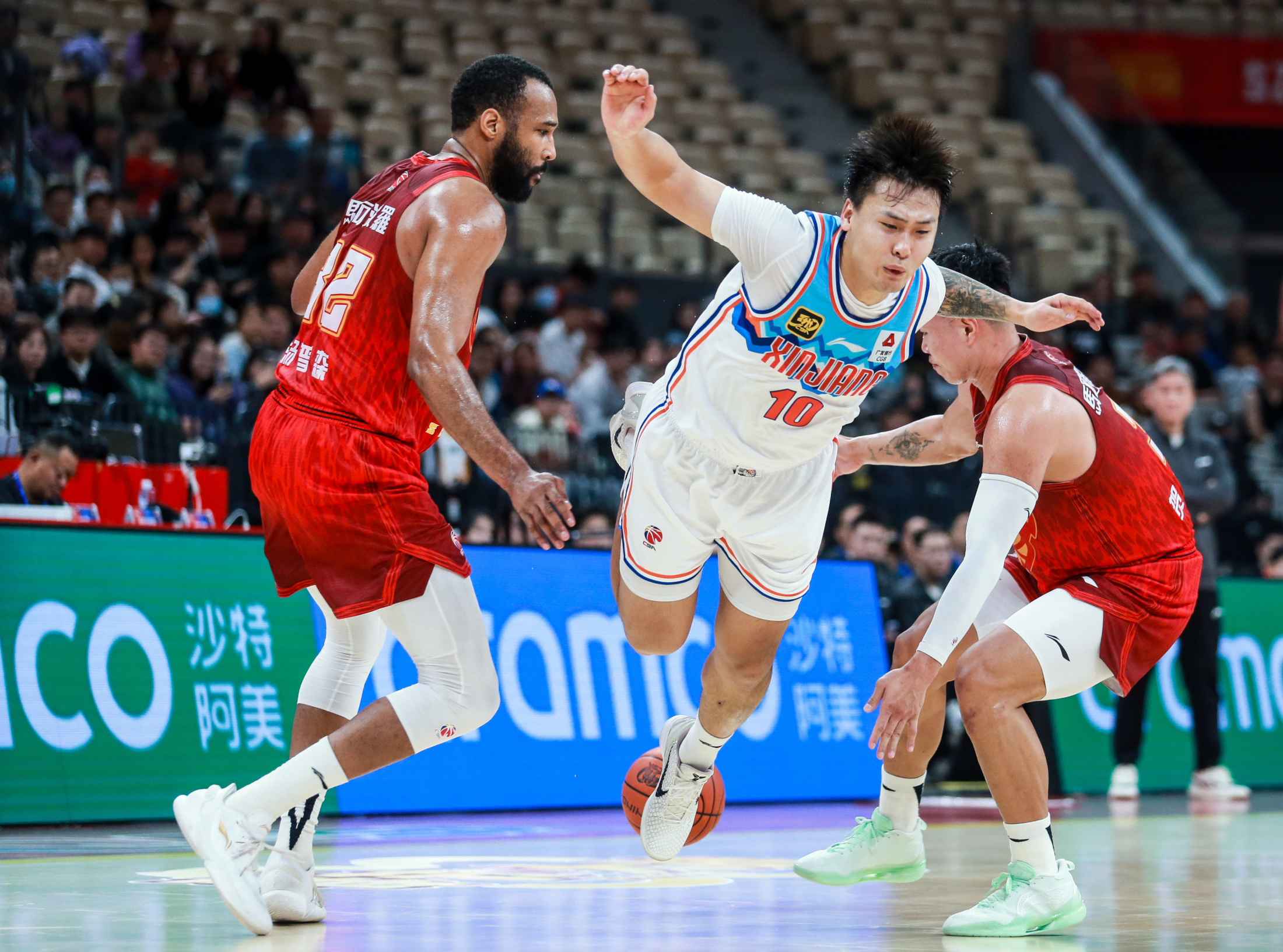 新疆队在比赛中发挥出色，一举获胜的简单介绍