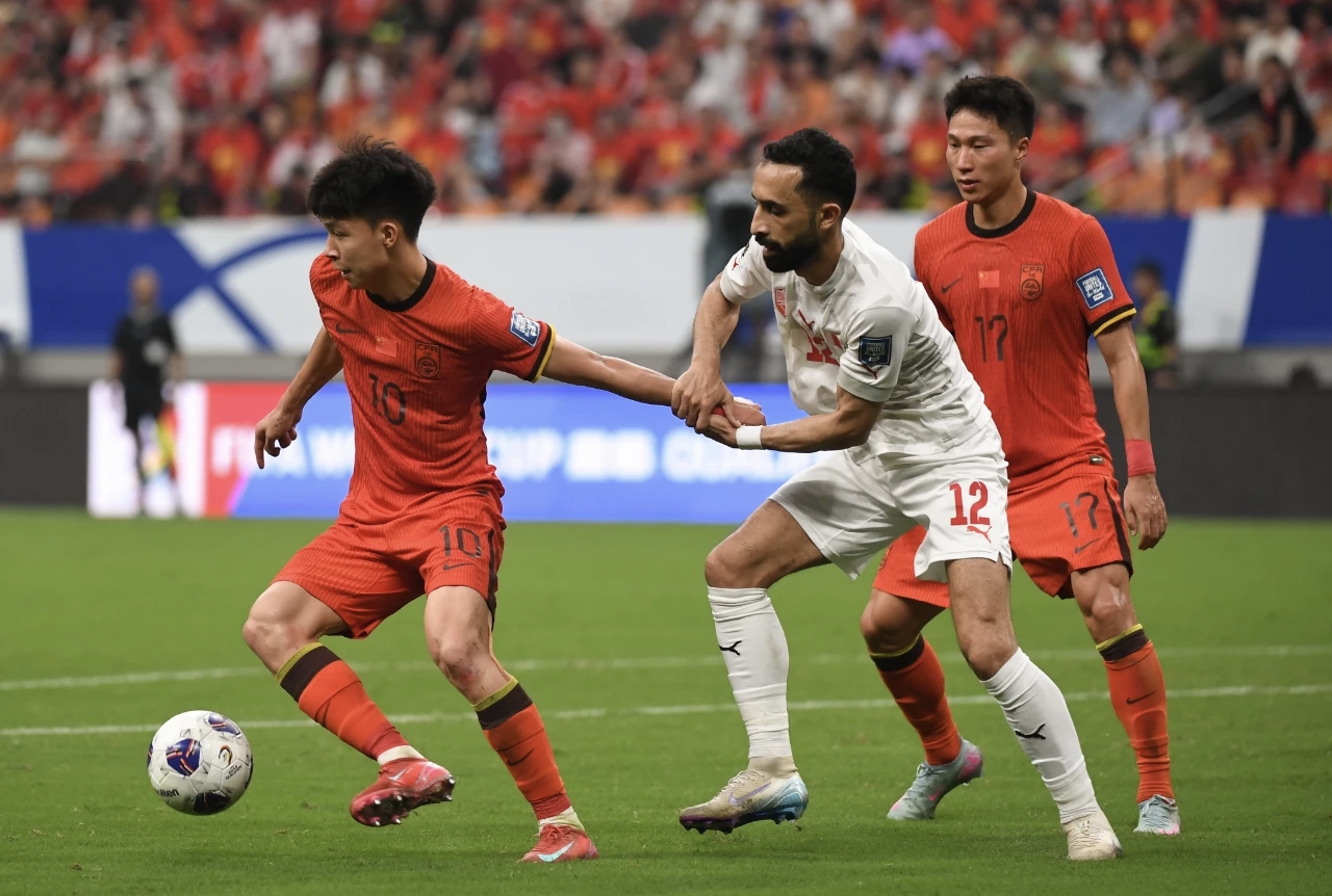 国内足球豪门之间的激情碰撞引爆赛场！