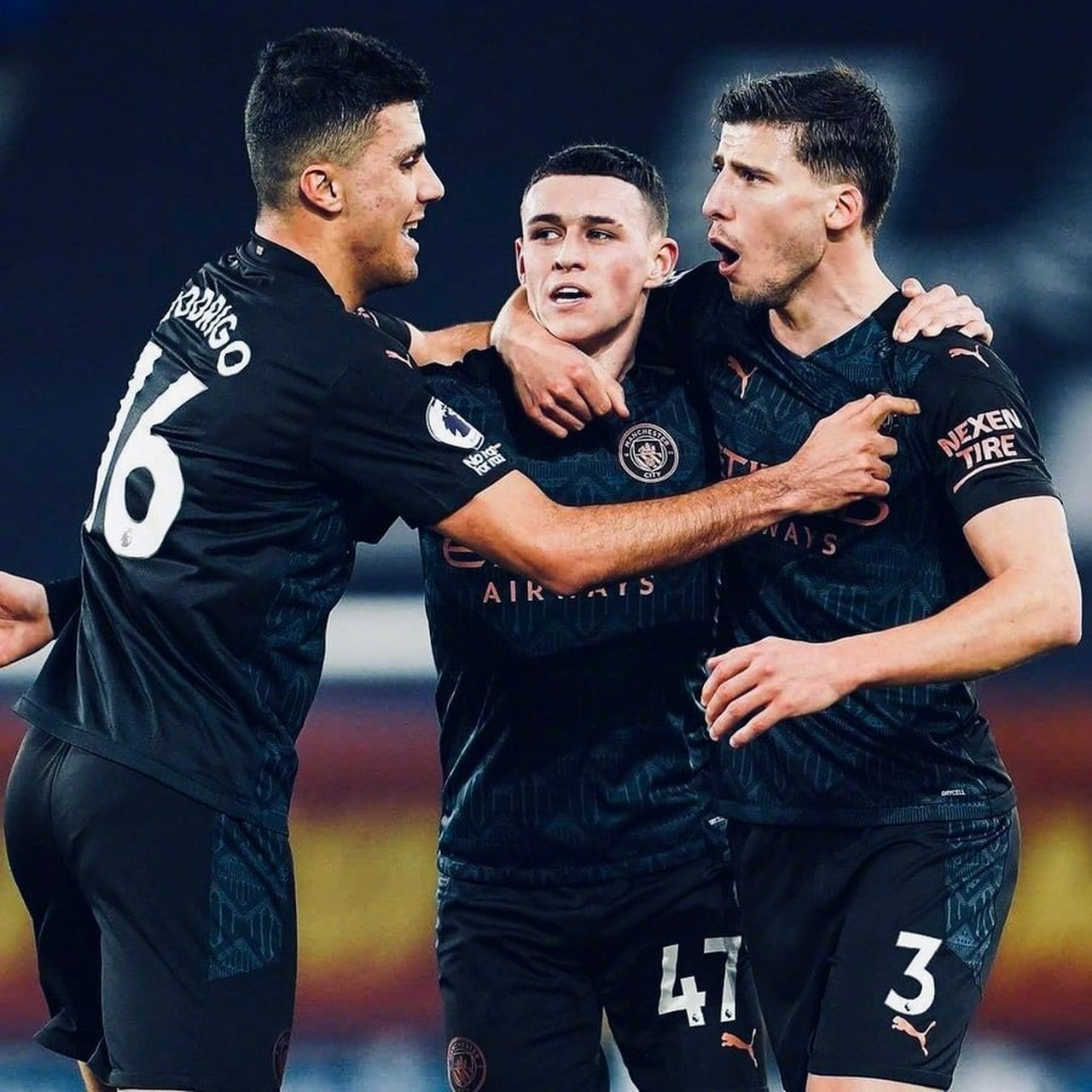 包含曼城客场大胜对手，领先优势扩大领跑积分榜的词条